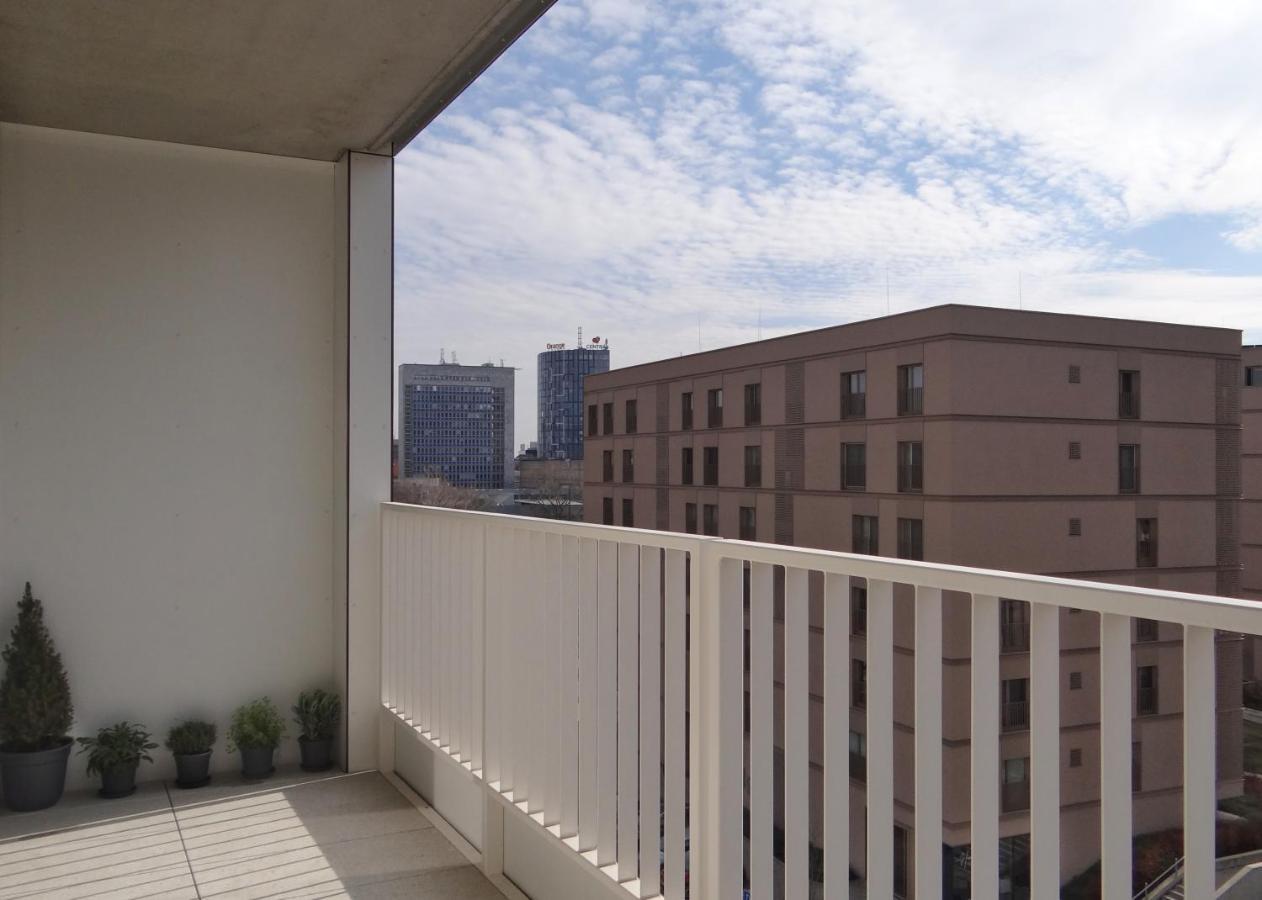 Top Urban Apartment - Free Parking, Green Energy, Modern Style บราติสลาวา ภายนอก รูปภาพ