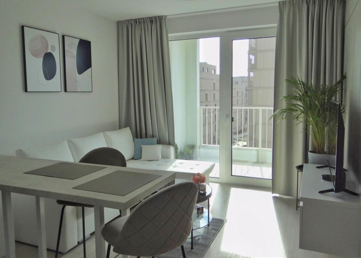 Top Urban Apartment - Free Parking, Green Energy, Modern Style บราติสลาวา ภายนอก รูปภาพ